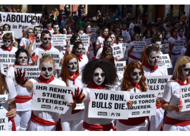 PHOTOS: 100 ‘Death Runners’ Take Over Pamplona