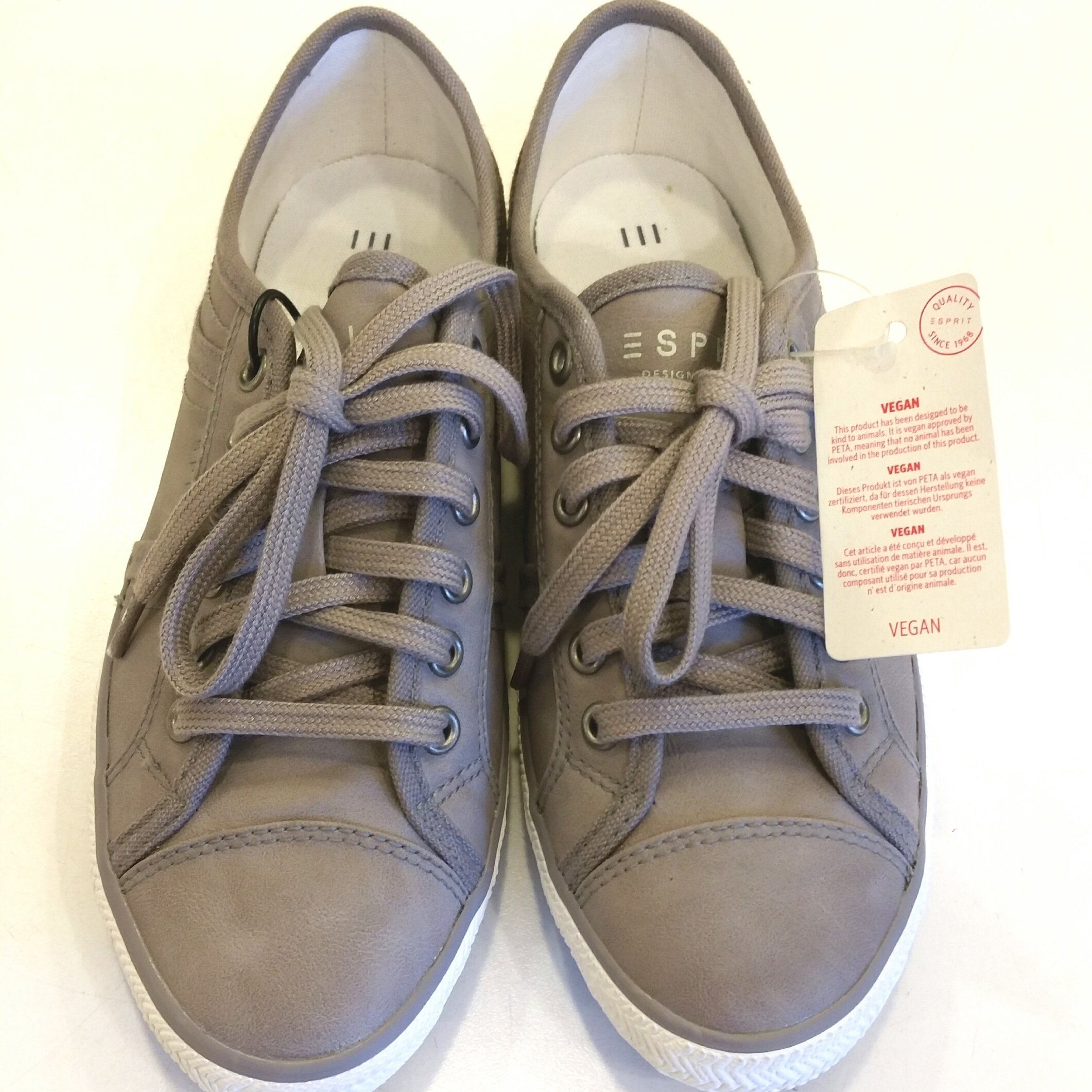 nike sneakers grey