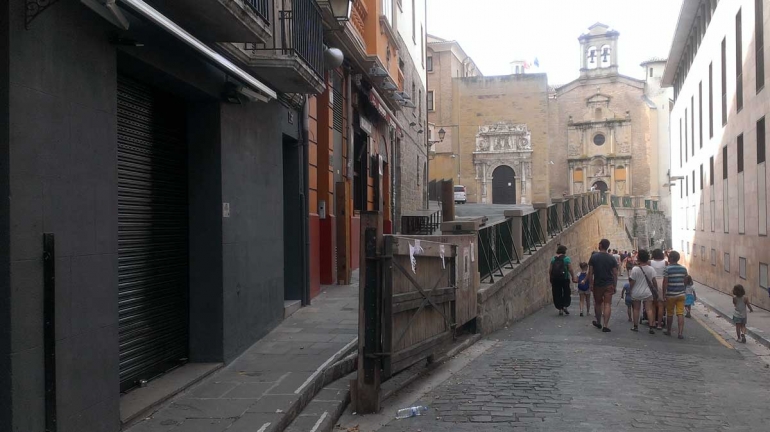 Pamplona-street-horizontal