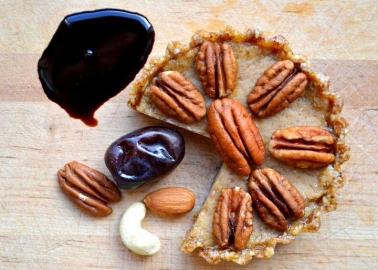 Laurianne’s walnut-and-coffee tartelette from 100daysofvegancakes.wordpress.com