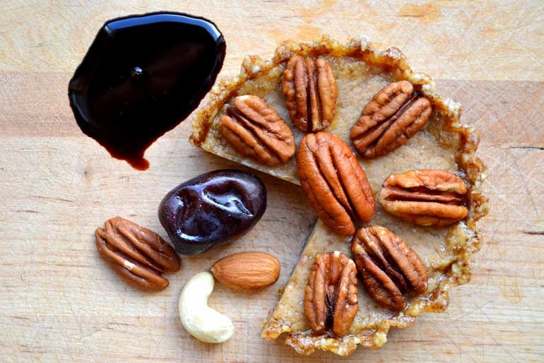 Laurianne’s walnut-and-coffee tartelette from 100daysofvegancakes.wordpress.com