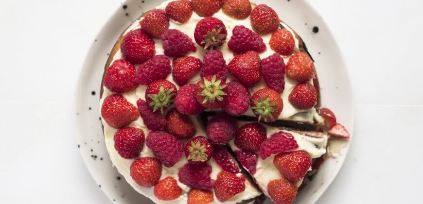 Raspberry Victoria Sponge - PETA UK