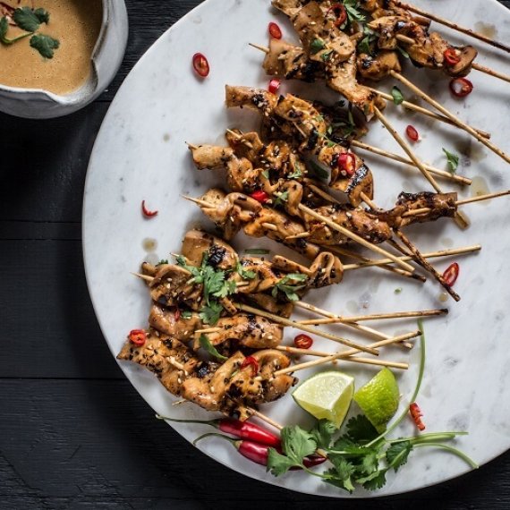 Vegan King Satay with Spicy Peanut-Ginger Sauce