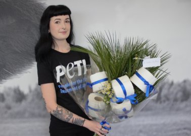 PETA Urges TUI to ‘Wipe Away’ Cruelty to Orcas With Bouquet of Loo Roll ‘Flowers