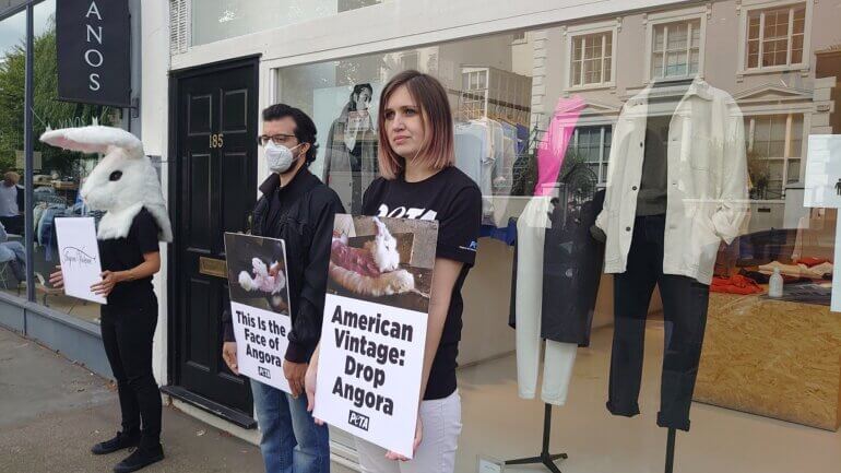 Image shows protest in Notting Hill