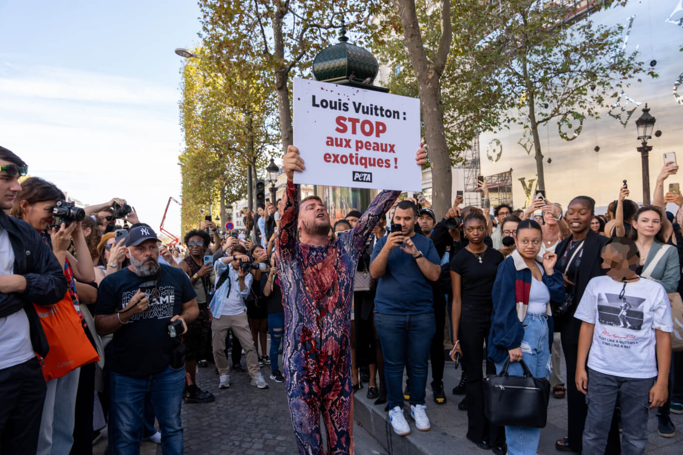 Environmental Activists Target Fondation Louis Vuitton for French