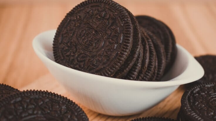 Vegan Oreos in a bowl