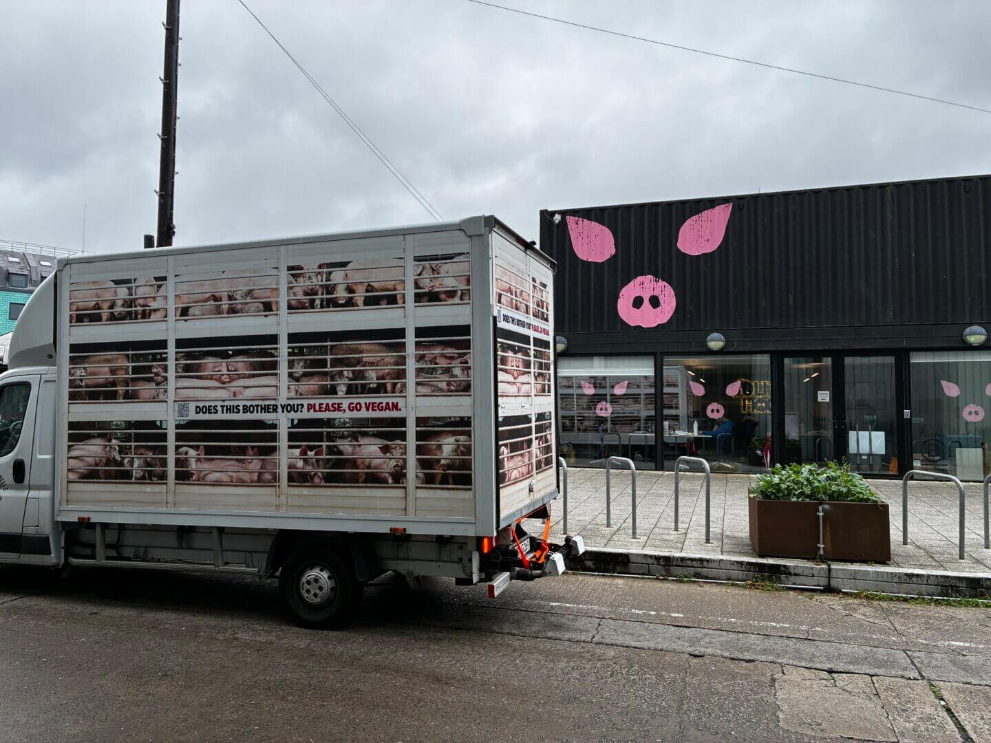 “Hell on Wheels” Pig Truck Hits the Road for First UK Tour – Urges Everyone to Leave Pigs in Peace 